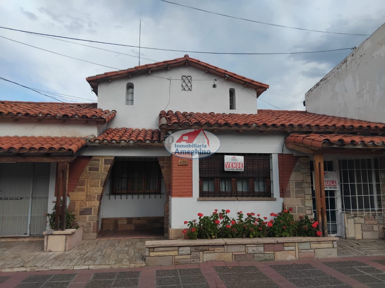 Venta de Casa sobre Avenida