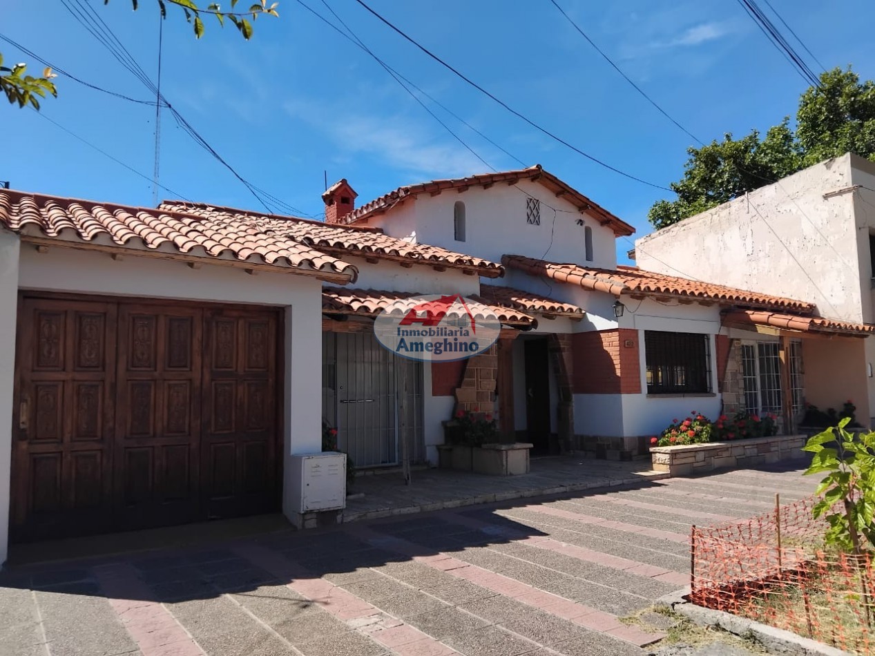 Venta de Casa sobre Avenida