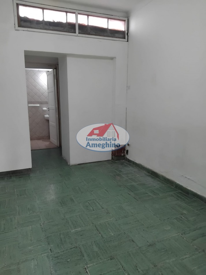 Venta de Casa sobre Avenida