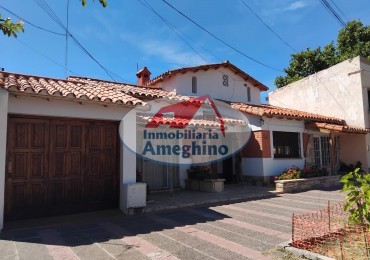 Venta de Casa sobre Avenida